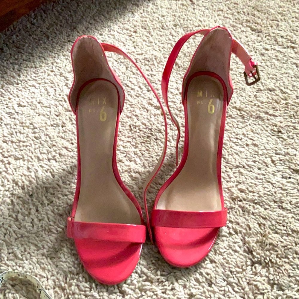 Sexy pink heels!
